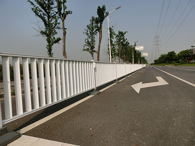 道路鋅鋼護(hù)欄