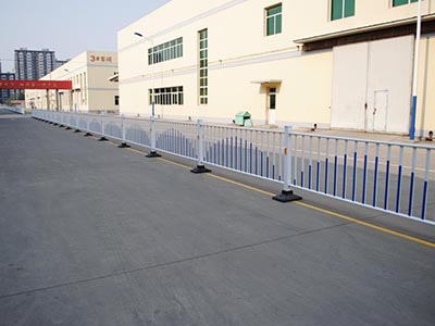 公路鋅鋼護欄圖片1