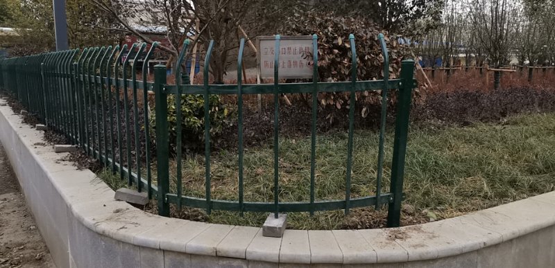 鋅鋼草坪護欄