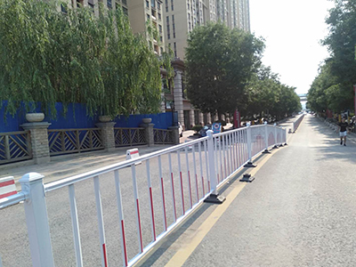 道路隔離護(hù)欄
